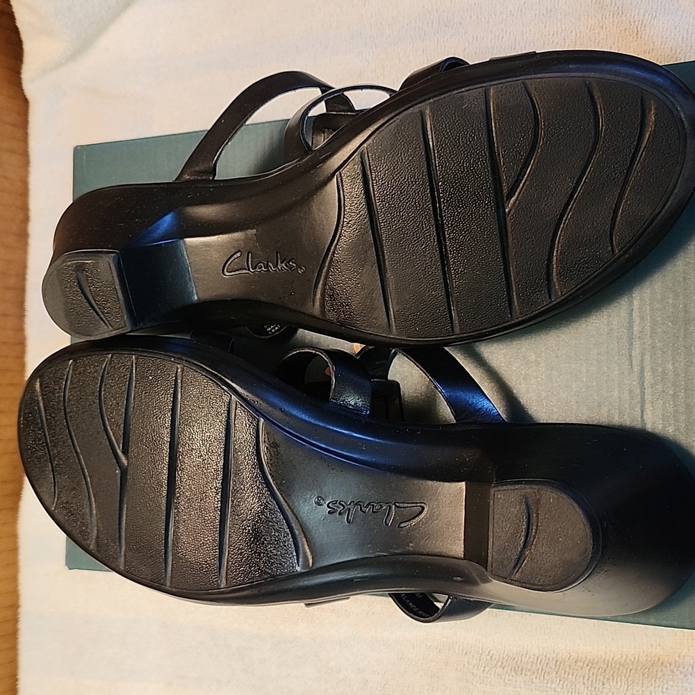 Clarks Women's Black Leather Sandals Size 10 Med - Picture 4 of 6